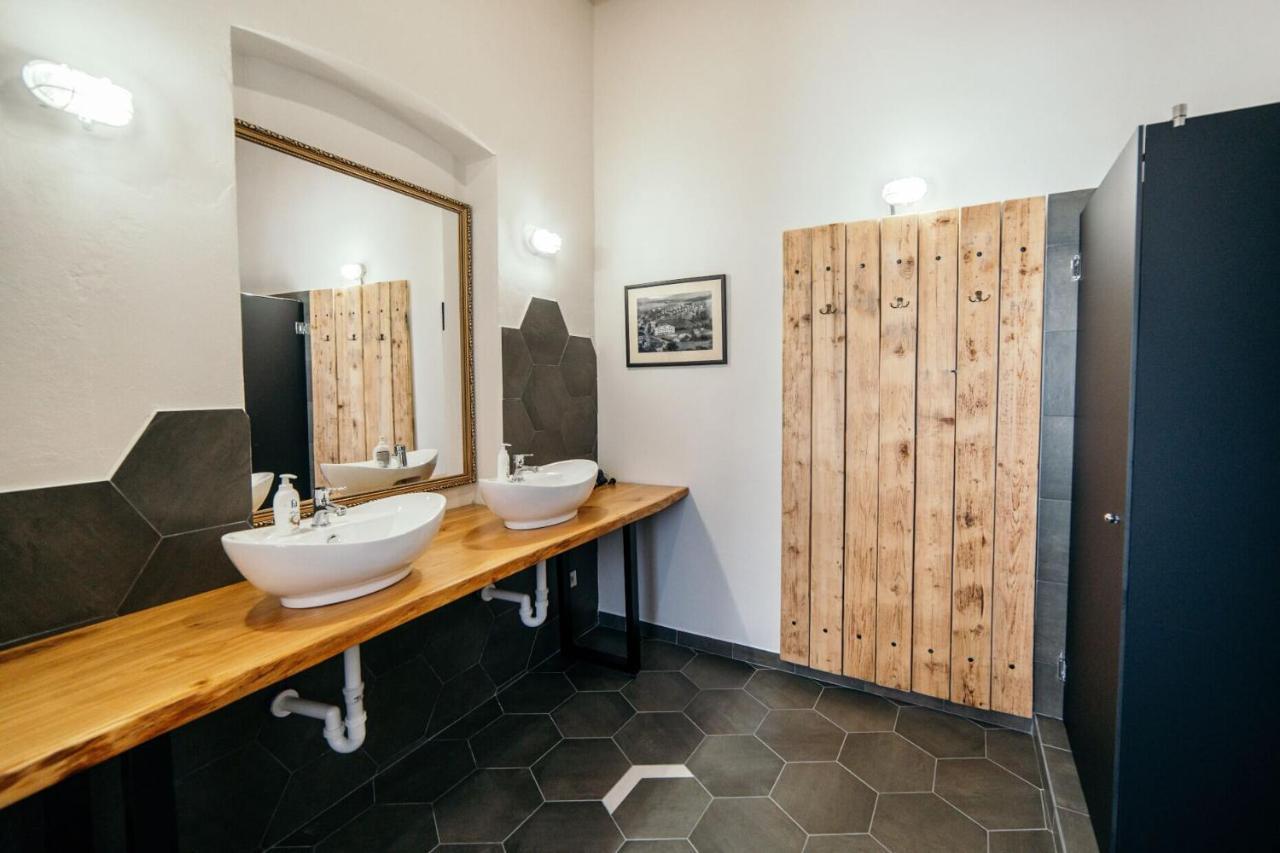 Hostel Cosmopolitan* Banská Štiavnica Buitenkant foto